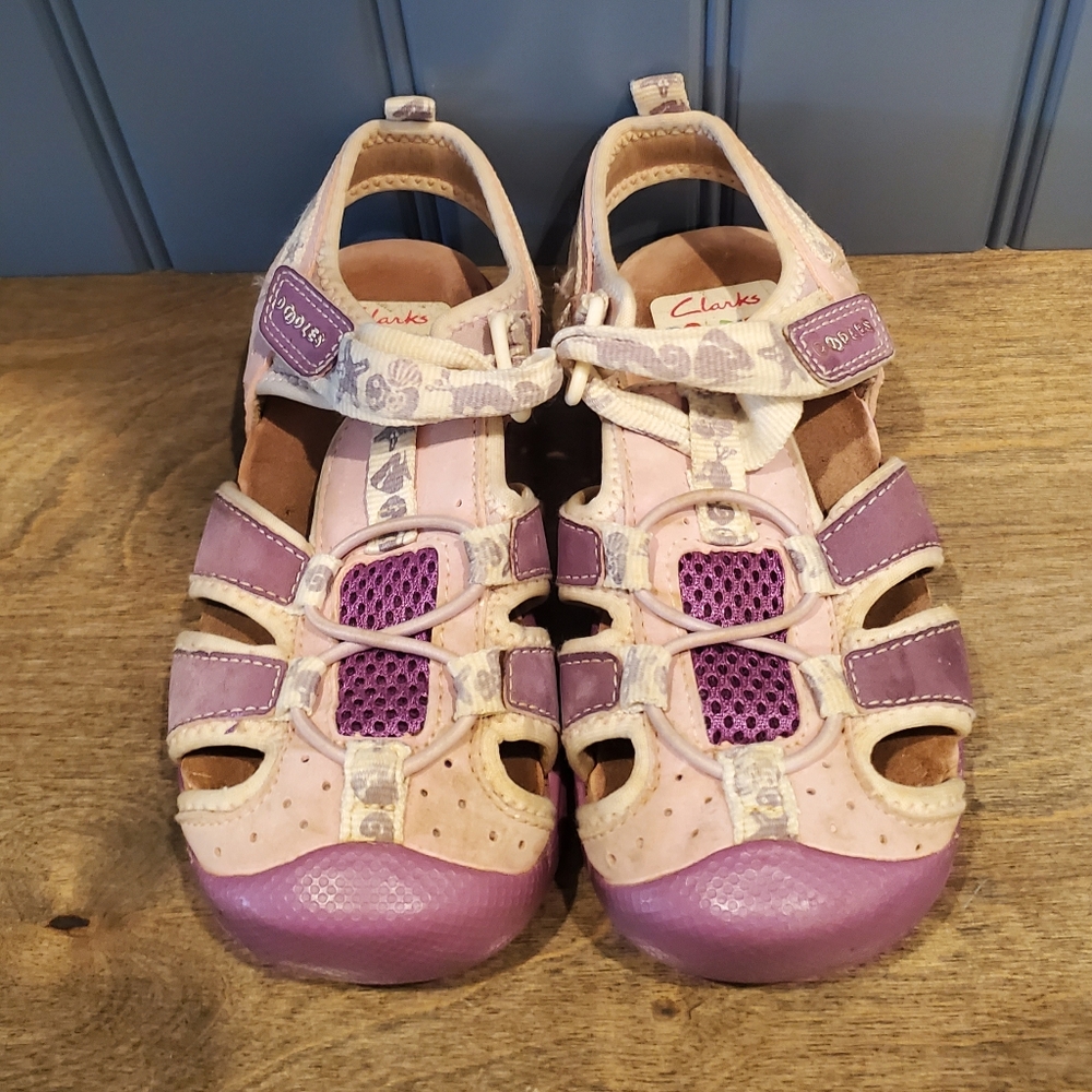 Size 9.5 clarks doodles sandals